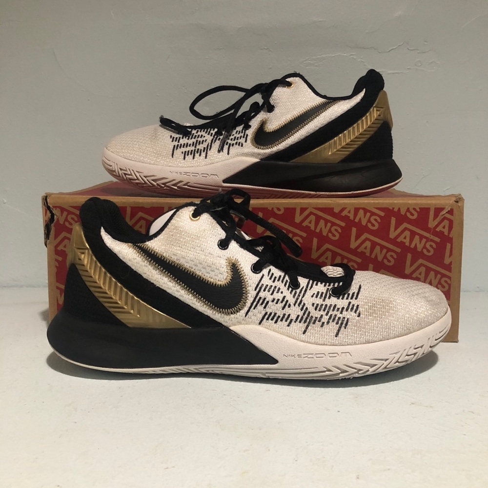 Kyrie flytrap 2